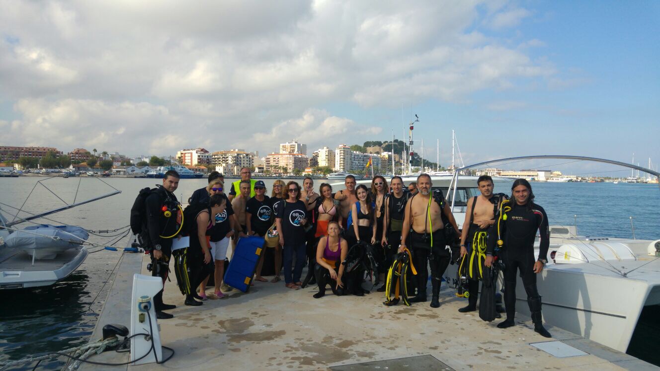  Más de 200 voluntarios participan en la jornada de limpieza marina “Per una mar neta” 